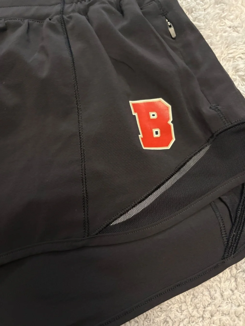 Lululemon 2.5" Black Hotty Hot Shorts Size 6 - Picture 2 of 7